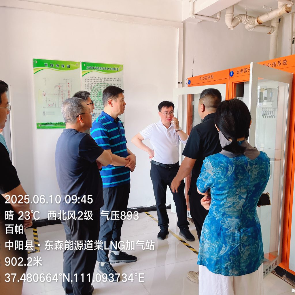 Leaders of related administration in Shanxi Lvliang meeting staff from Keze Intelligence Environment, talking about water station operation and maintenance.
